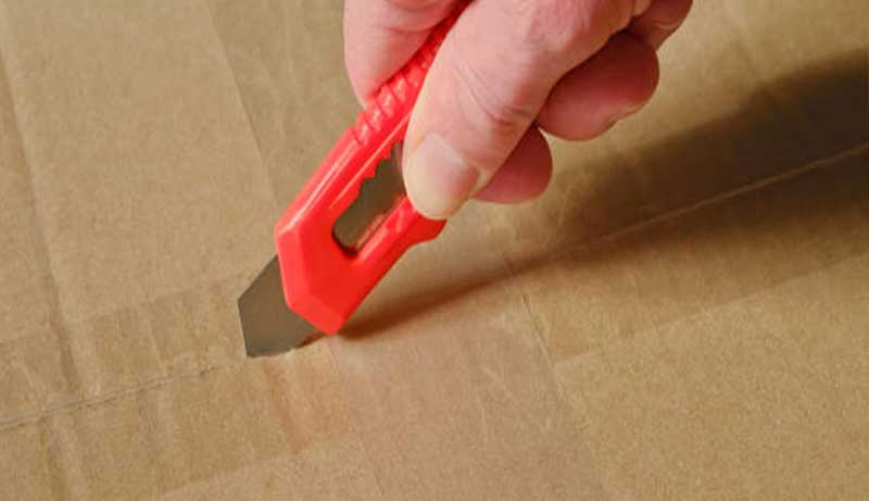 Methods of How to close a box cutter