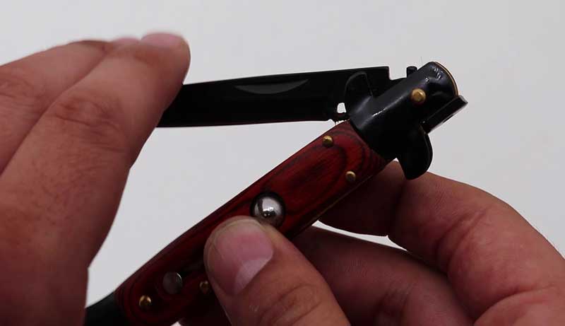 How to Close a Switchblade Knife